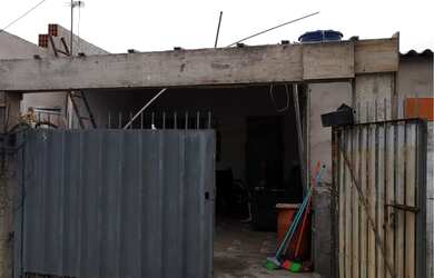 Imagem: A casa possui 4 Dormitórios, 4 Banheiros, 1 Vaga na garagem