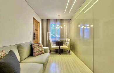 Imagem: O apartamento possui 2 Dormitórios, 1 Banheiro, 1 Vaga na garagem