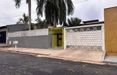 Imagem: A casa em condomínio possui 3 Dormitórios, 5 Banheiros, 2