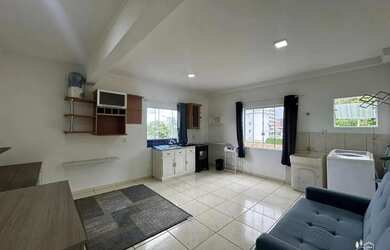 Imagem: O apartamento possui 1 Dormitório, 1 Banheiro, 1 Vaga na garagem