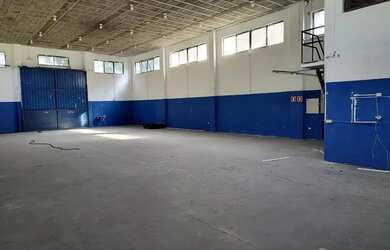 Imagem: O depósito possui 5 Vagas na garagem, 357m² de Área e está