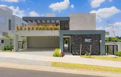 Imagem: A casa em condomínio possui 4 Dormitórios, 5 Banheiros, 4