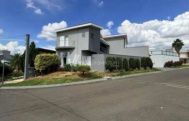 Imagem: A casa em condomínio possui 3 Dormitórios, 4 Banheiros, 2