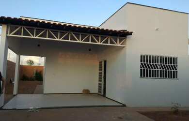 Imagem: A casa possui 4 Dormitórios, 1 Vaga na garagem e está localizado