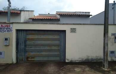 Imagem: A casa possui 2 Dormitórios, 1 Banheiro, 2 Vagas na garagem