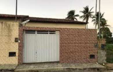 Imagem: A casa possui 2 Dormitórios, 1 Banheiro, 1 Vaga na garagem