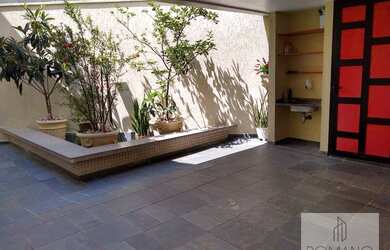 Imagem: A casa possui 3 Dormitórios, 3 Banheiros, 3 Vagas na garagem