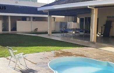 Imagem: A casa possui 3 Dormitórios, 4 Banheiros, 3 Vagas na garagem