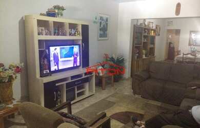 Imagem: A casa possui 4 Dormitórios, 2 Banheiros, 2 Vagas na garagem