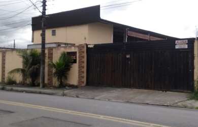 Imagem: O depósito possui 5 Vagas na garagem e 400m² de Área e está