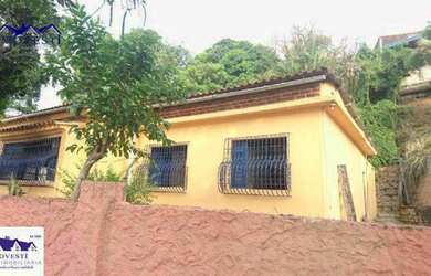 Imagem: A casa possui 4 Dormitórios, 2 Banheiros, 200m² de Área e