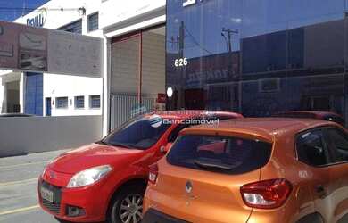 Imagem: O depósito possui 4 Vagas na garagem, 300m² de Área e está