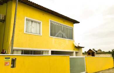 Imagem: A casa possui 4 Dormitórios, 3 Banheiros, 2 Vagas na garagem