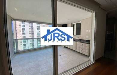 Imagem: O apartamento possui 4 Dormitórios, 3 Banheiros, 3 Vagas na