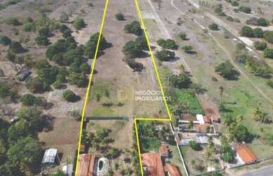 Imagem: O terreno possui 76.000m² de Área e está localizado em São