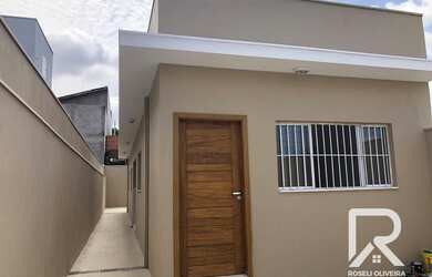 Imagem: A casa possui 2 Dormitórios, 1 Banheiro, 2 Vagas na garagem