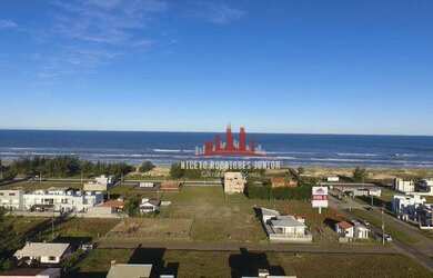 Imagem: O terreno possui 425m² de Área e está localizado em Balneário