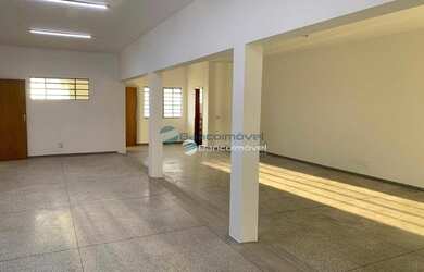 Imagem: O depósito possui 1 Vaga na garagem e 110m² de Área e está