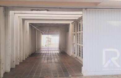 Imagem: O depósito possui 5 Vagas na garagem, 238m² de Área e está