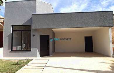 Imagem: A casa em condomínio possui 3 Dormitórios, 2 Banheiros, 4