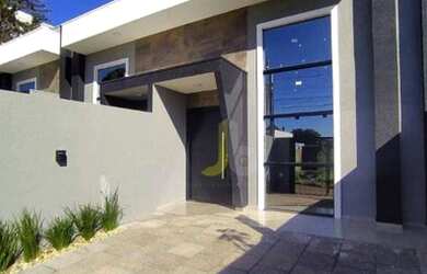 Imagem: A casa possui 3 Dormitórios, 1 Banheiro, 2 Vagas na garagem