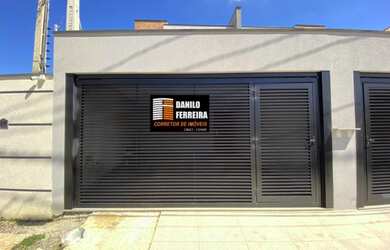 Imagem: A casa possui 3 Dormitórios, 4 Banheiros, 2 Vagas na garagem