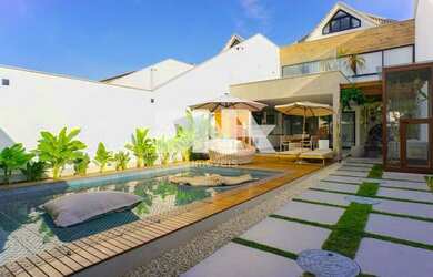 Imagem: A casa em condomínio possui 5 Dormitórios, 5 Banheiros, 3