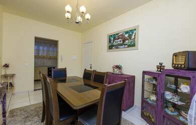 Imagem: O apartamento possui 3 Dormitórios, 1 Banheiro, 1 Vaga na garagem