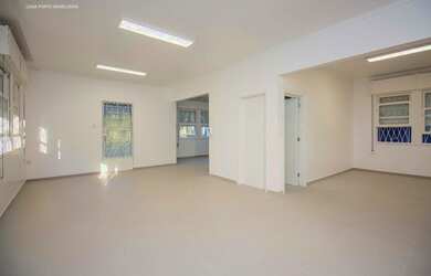 Imagem: A casa possui 1 Dormitório, 1 Banheiro, 5 Vagas na garagem