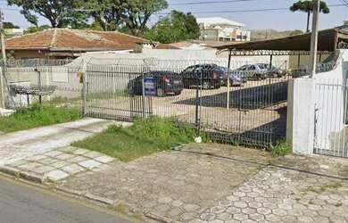 Imagem: O terreno possui 560m² de Área e está localizado em Hauer