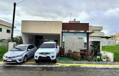 Imagem: A casa em condomínio possui 3 Dormitórios, 3 Banheiros, 2