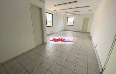 Imagem: O depósito possui 2 Vagas na garagem, 76m² de Área e está