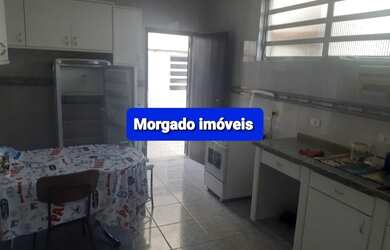 Imagem: A casa possui 2 Dormitórios, 2 Banheiros, 2 Vagas na garagem