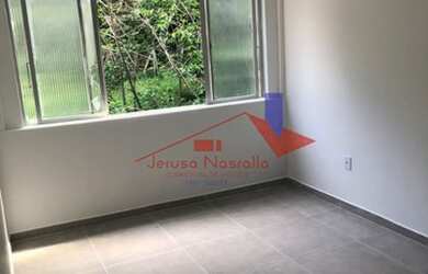 Imagem: O apartamento possui 1 Dormitório, 1 Banheiro, 1 Vaga na garagem