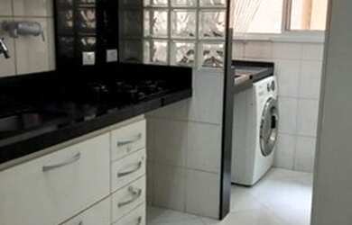 Imagem: O apartamento possui 2 Dormitórios, 1 Banheiro, 1 Vaga na garagem