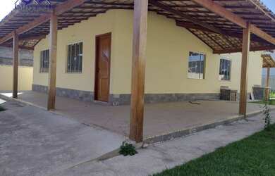 Imagem: A casa em condomínio possui 3 Dormitórios, 2 Banheiros, 2