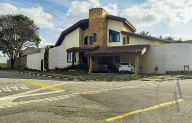 Imagem: A casa em condomínio possui 5 Dormitórios, 4 Banheiros, 2