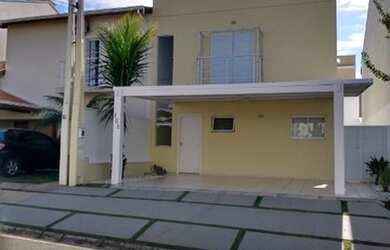 Imagem: A casa em condomínio possui 3 Dormitórios, 3 Banheiros, 2