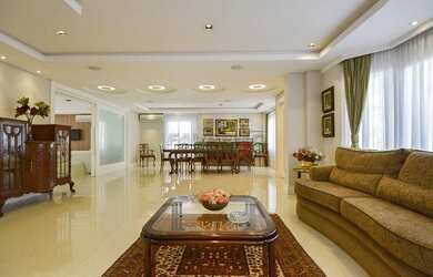 Imagem: A casa em condomínio possui 5 Dormitórios, 5 Banheiros, 5