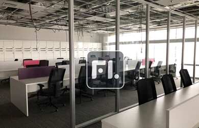 Imagem: O depósito para alugar possui 5 Vagas na garagem, 620m² de