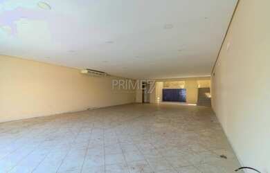 Imagem: O depósito possui 4 Vagas na garagem, 344m² de Área e está