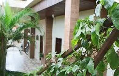 Imagem: O depósito possui 3 Vagas na garagem, 325m² de Área e está