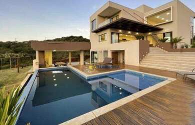 Imagem: A casa em condomínio possui 4 Dormitórios, 5 Banheiros, 5