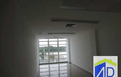 Imagem: O depósito possui 1 Vaga na garagem, 30m² de Área e está