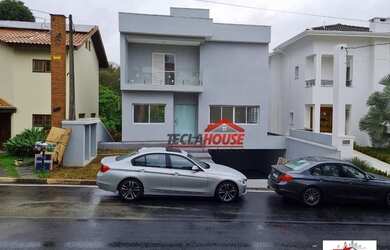 Imagem: A casa em condomínio possui 4 Dormitórios, 5 Banheiros, 3