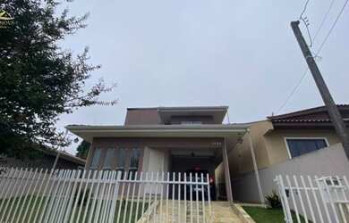 Imagem: A casa possui 3 Dormitórios, 3 Banheiros, 180m² de Área e