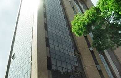 Imagem: O depósito para alugar possui 4 Vagas na garagem e 240m² de