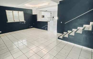 Imagem: A casa possui 4 Dormitórios, 3 Banheiros, 4 Vagas na garagem