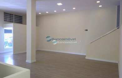 Imagem: O depósito possui 3 Vagas na garagem, 120m² de Área e está