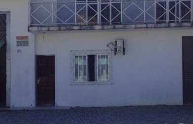 Imagem: A casa possui 4 Dormitórios, 2 Banheiros, 5 Vagas na garagem